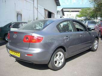 2004 Mazda Axela Photos