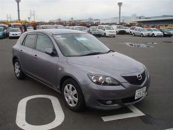 2004 Mazda Axela Photos