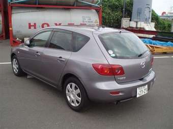 2004 Mazda Axela Images