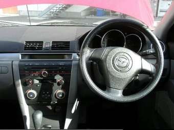 2004 Mazda Axela Photos