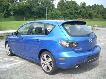 2004 Mazda Axela Photos