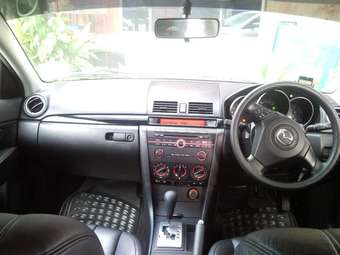 2004 Mazda Axela Photos