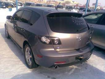 2004 Mazda Axela Images