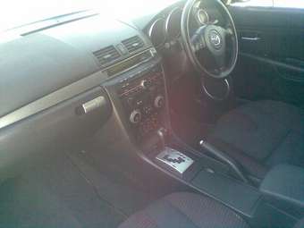 2004 Mazda Axela Pictures