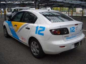 2004 Mazda Axela Pictures