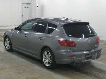 2004 Mazda Axela Images