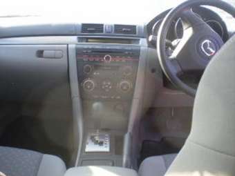 2004 Mazda Axela Pictures