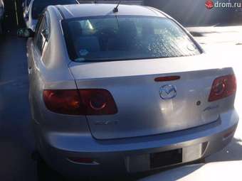 2004 Mazda Axela Photos
