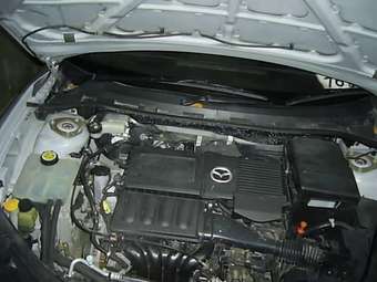 2004 Mazda Axela Photos