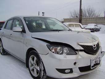 2004 Mazda Axela Pictures