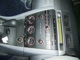 2004 Mazda Axela Pictures