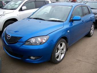 2004 Mazda Axela Images