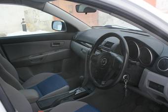 2004 Mazda Axela Images