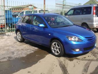 2004 Mazda Axela Photos