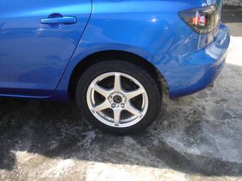 2004 Mazda Axela Photos