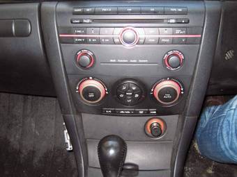 2004 Mazda Axela Pictures
