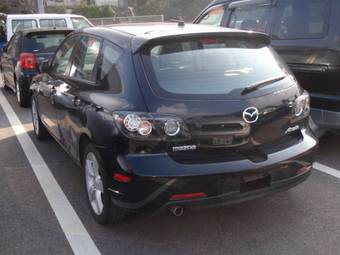 2004 Mazda Axela Photos