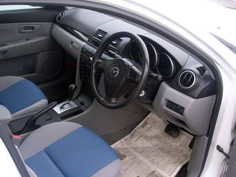 2004 Mazda Axela Photos