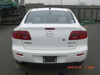 2004 Mazda Axela Pictures