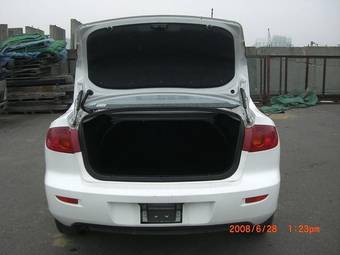 2004 Mazda Axela Pictures