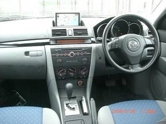 2004 Mazda Axela Pictures