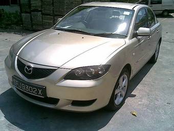 2004 Mazda Axela Photos