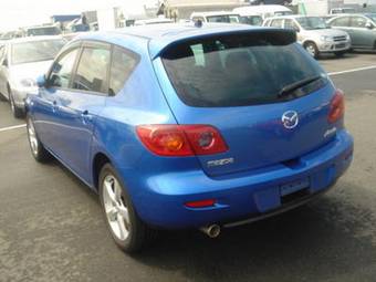 2004 Mazda Axela Photos