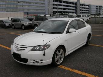2004 Mazda Axela Photos