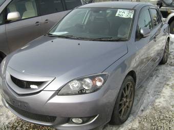 2004 Mazda Axela Pictures