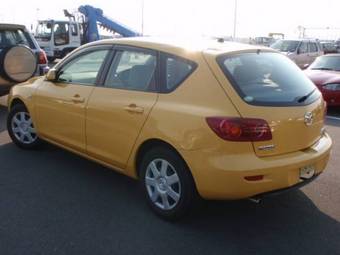 2004 Mazda Axela Pictures