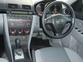 2004 Mazda Axela Photos