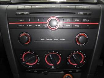 2004 Mazda Axela Pics