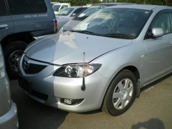2004 Mazda Axela Photos