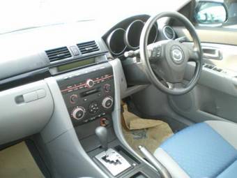 2004 Mazda Axela Pics