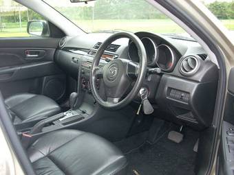 2004 Mazda Axela Photos