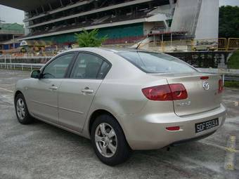2004 Mazda Axela Photos