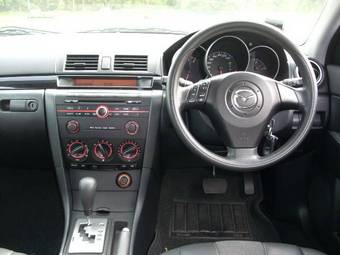 2004 Mazda Axela Photos