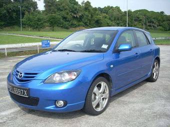 2004 Mazda Axela Pictures