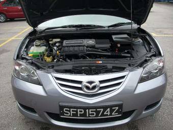 2004 Mazda Axela Pictures