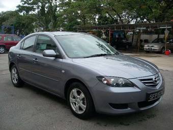 2004 Mazda Axela Photos