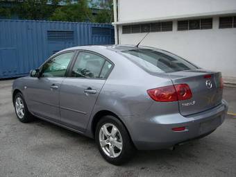 2004 Mazda Axela Photos