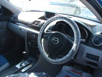 2004 Mazda Axela Photos