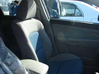 2004 Mazda Axela Pictures