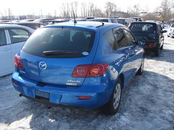 2004 Mazda Axela Photos