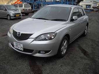 2004 Mazda Axela Photos