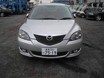 2004 Mazda Axela Photos