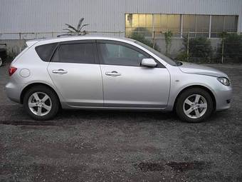 2004 Mazda Axela Photos