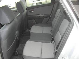 2004 Mazda Axela Images