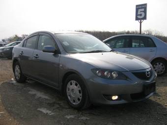 2004 Mazda Axela Pictures