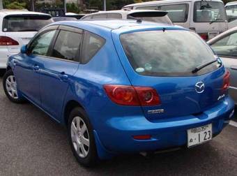 2004 Mazda Axela Pictures